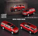 A red miniature toy SUV model shown with its retail box and two additional angled views on a dark studio background. Chinese text appears on the image, including product feature bullet points and dimensions.
